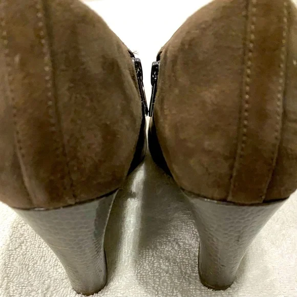 Women’s Clark’s Artisan Brown Leather Zip Ankle Boot Bootie Wedge Heel Shoes 7 M - Picture 5 of 11